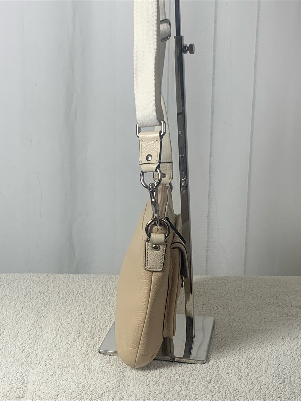 GUC Coach Beige Crossbody Bag - Picture 2 of 9
